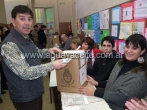 Hernan Bertellys vot en la Escuela Normal